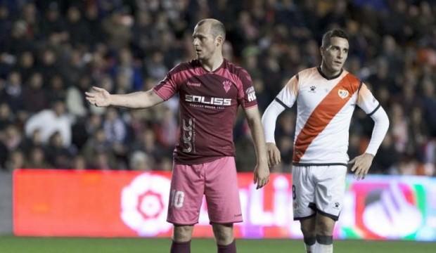 Futbol maçı ırkçı tezahürattan dolayı yarıda kesildi