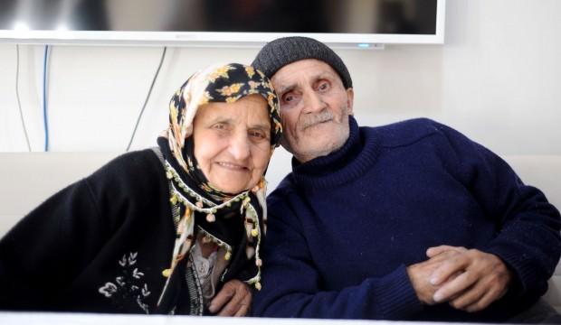 Biri 88, diğeri 82 yaşında, yıldırım nikahı ile evlendiler