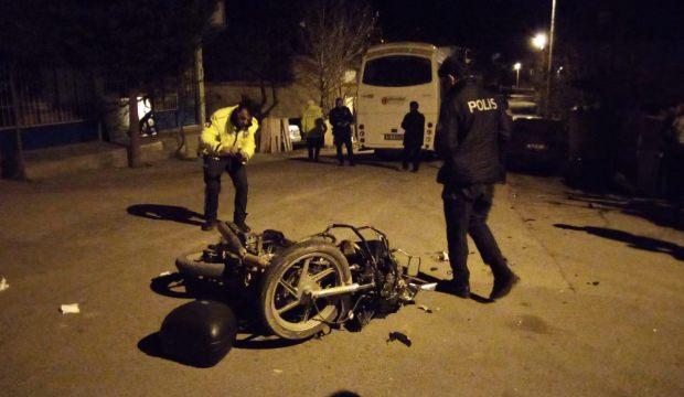 bursa da servis minibusu ile motosiklet carpisti 2 yarali guncel haberleri
