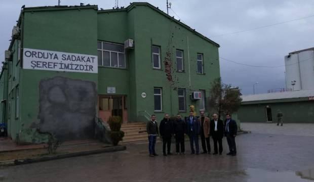 Şehit yakınlarından sınır karakolundaki askerlere moral ziyareti