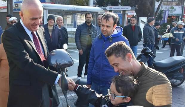 Kaymakamdan ceza yerine kask ve uyarı