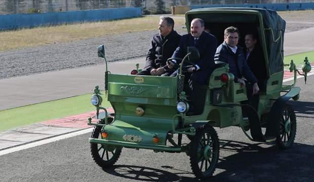 Bakan Varank yerli üretim elektrikli faytonun direksiyonunda