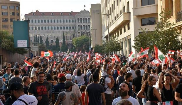 Lübnan'da protestolar sürüyor! 20 kişi yaralandı