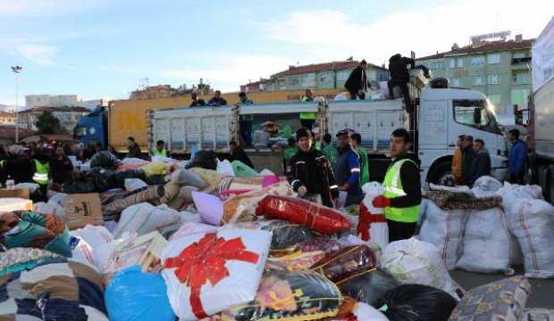 Niğde'den Elazığ'a 8 TIR yardım