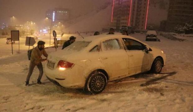 Karabük’te kar yağışı ulaşımı etkiledi