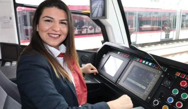 Samsun'da tramvayın kadın makinistleri