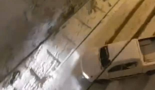 Siirt’te karda kayan araç korkuttu