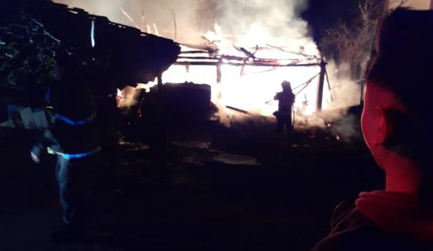 Sinop'ta ahşap ev alev aldı