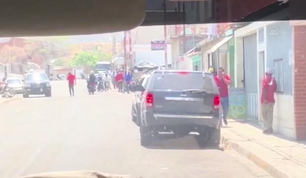 Venezuela’da Guaido'yu protesto eden grup ve taraftarları arasında arbede yaşandı