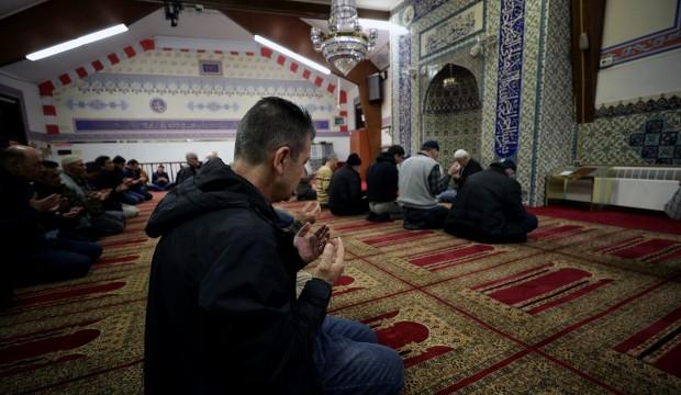 Cuma hutbesinde şehitlerimiz için dua okundu