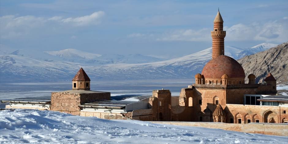İshak Paşa Sarayı'nda kış güzelliği