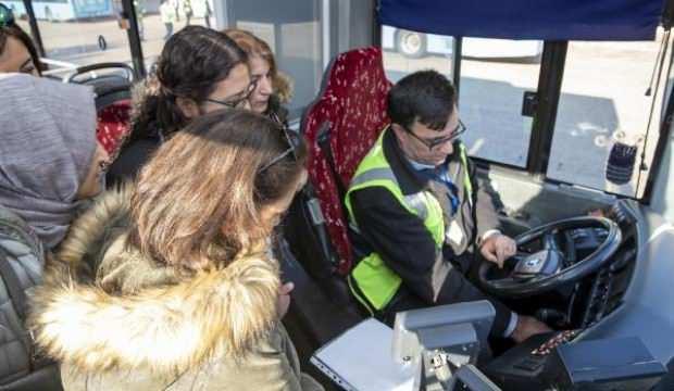 Kadınlar, kent ulaşımında direksiyon sallamak için ter döktü