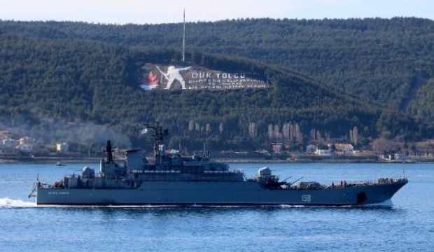 Rus savaş gemisi 'Caesar Kunikov', Çanakkale Boğazı'ndan geçti