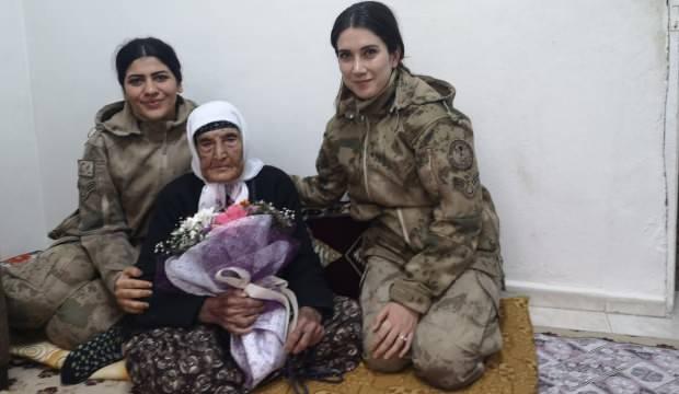 114 Yaşındaki Fatma ninenin kadınlar günü kutlandı