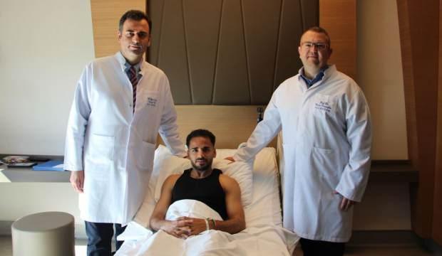 Douglas bıçak altına yattı