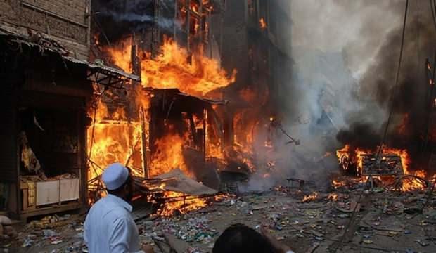 Pakistan'da bombalı saldırı: 9 yaralı