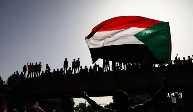 Sudan'da memur maaşlarına yüzde 100 zam