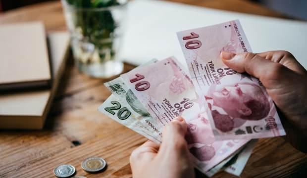 Ticariler için ücret ve komisyonlara ilişkin düzenleme ertelendi