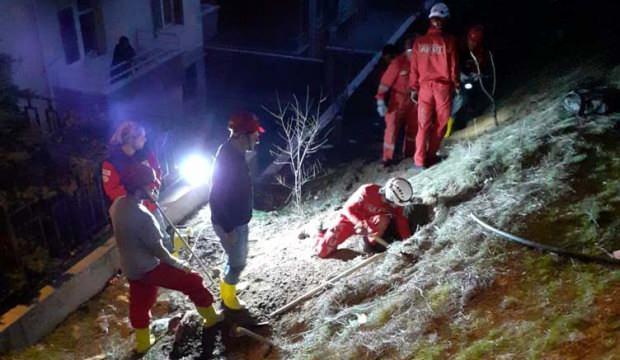 Mahsur kalan 9 yavru köpek için seferber oldular