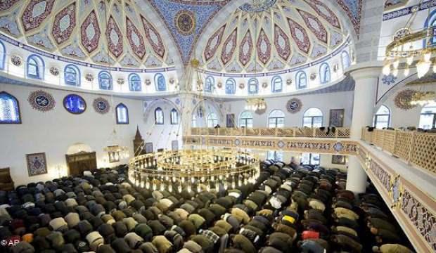 Almanya Da Kovid 19 Nedeniyle Vakit Namazlari Cemaatle Kilinmayacak Dunya Haberleri