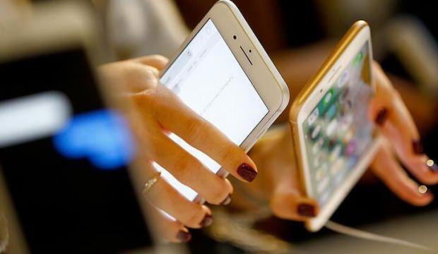 Koronavirüs Apple'ı unvanından etti!