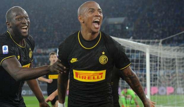 Ashley Young'dan koronavirüs tavsiyeleri! 'Biz burada bunu yapıyoruz'