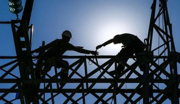 Elektrik akımına kapılan 3 işçi yaralandı
