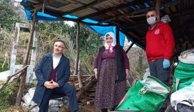 Kiyafetlerini Elde Yikayan Yasli Kadina Vali Den Camasir Makinesi Hediyesi Guncel Haberleri