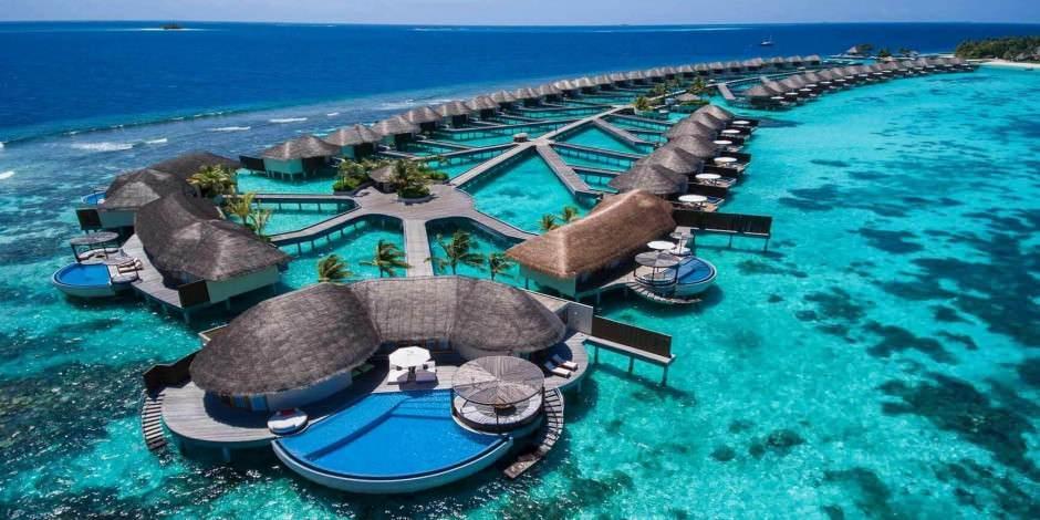 Maldivler'de kapısı uçsuz bucaksız denize açılan villa tarzı oteller