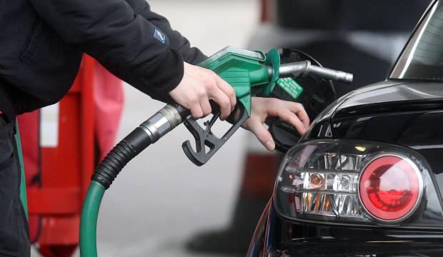 Benzine indirim, motorine zam geldi