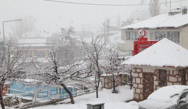 Kent beyaza büründü! Nisan'da kar sürprizi