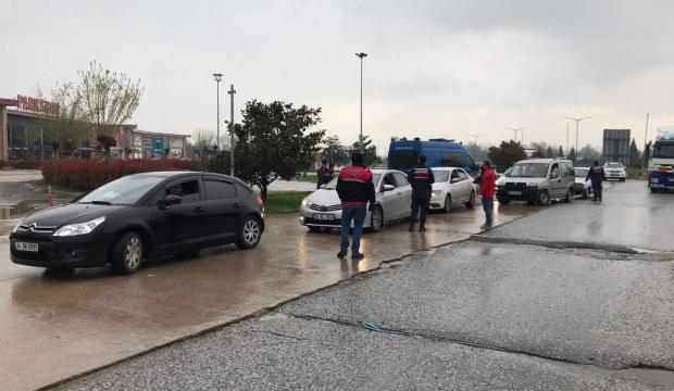 Sakarya'da 'sosyal mesafe' kuralını ihlal eden 12 kişiye para cezası