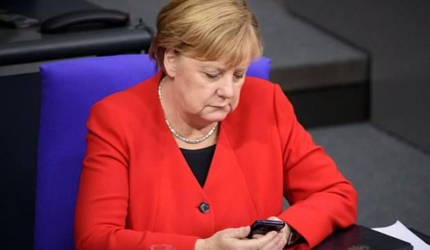 Telefon şakası sandı Merkel'in yüzüne kapattı