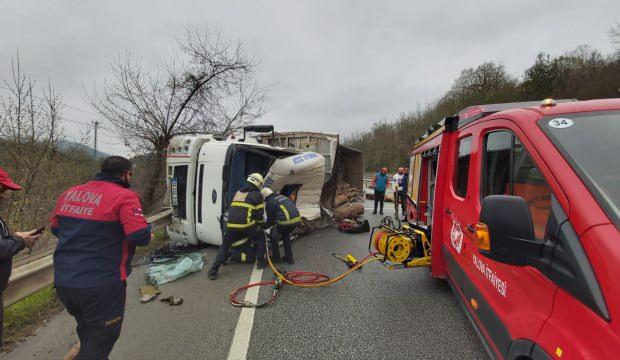 Feci kaza! Tomruk yüklü TIR devrildi: 2 ölü