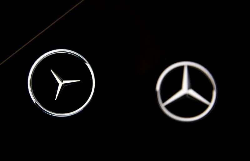  Mercedes-Benz logosunda halkanın içinde yer alan yıldızı, halkadan ayırarak kamuoyuna sosyal mesafe mesajı veriyor.