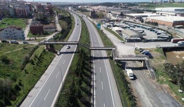 Kocaeli ile İstanbul'u bağlayan üst geçit hala kullanılıyor
