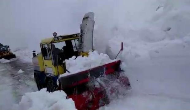 Muş'ta 7 metre karla mücadele!