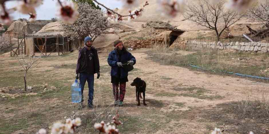 İstanbul'dan kaçıp Nevşehir'de kurdukları çiftlikte doğayla baş başa yaşıyorlar