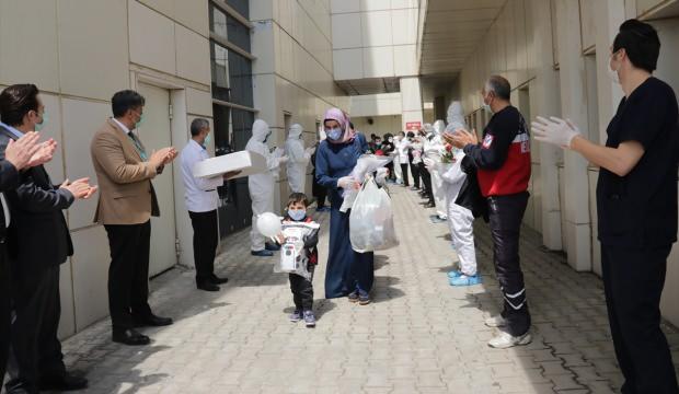 Ayni Aileden 10 Kisi Koronayi Yenerek Alkislarla Taburcu Oldu Guncel Haberleri