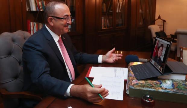 Bakan Çavuşoğlu, video konferans ile koltuğunu Antalya'daki şehit çocuğuna devretti