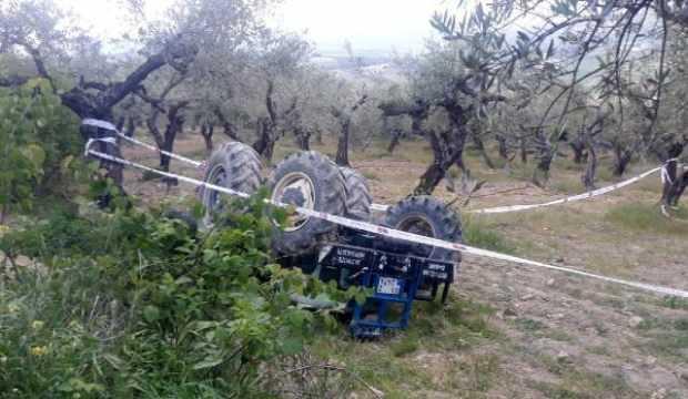 Devrilen traktörün altında kalan çiftçi öldü