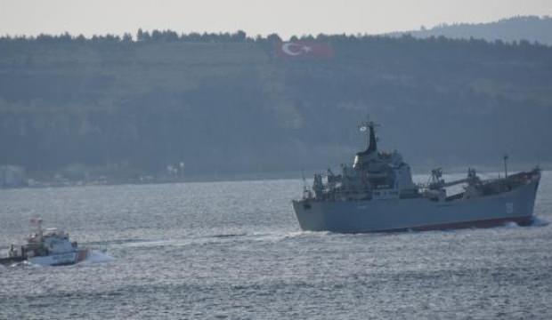 Rus savaş gemisi Çanakkale Boğazı’ndan geçti