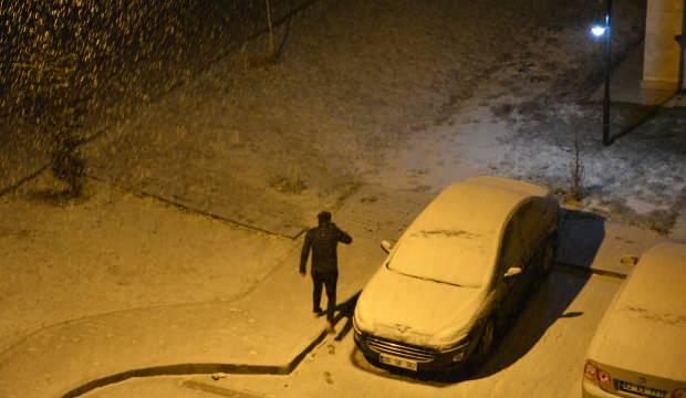 Sarıkamış Nisan'da beyaza büründü