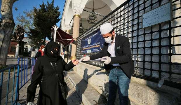 Cami cemaatinden örnek davranış