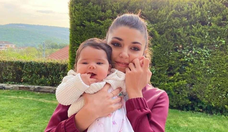hande_ercel_sosyal_medyada_yegeni_maviyi_paylasmaya_doyamiyor_1588318275_3781.jpg