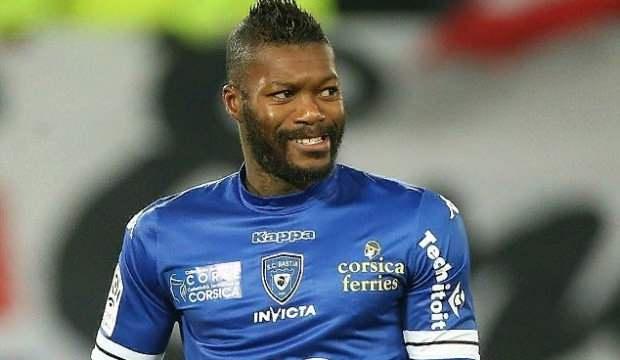 Djibril Cisse 100 gole ulaşmak için parasız oynamaya hazır!