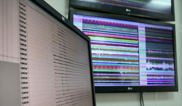 Endonezya'da 7,3 büyüklüğünde deprem