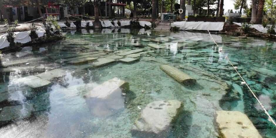 Pamukkale'deki 2 bin 500 yıllık antik havuz ve çevresi boş kaldı