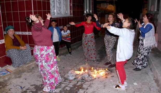 Romanlar Kakava’yı evlerinin önünde kutladı