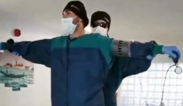 Sedyeyi gemi, paspasları kürek yapıp Titanic'i canlandırdılar